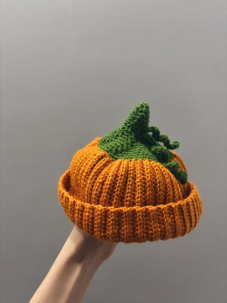 Touca laranja em formato de abóbora